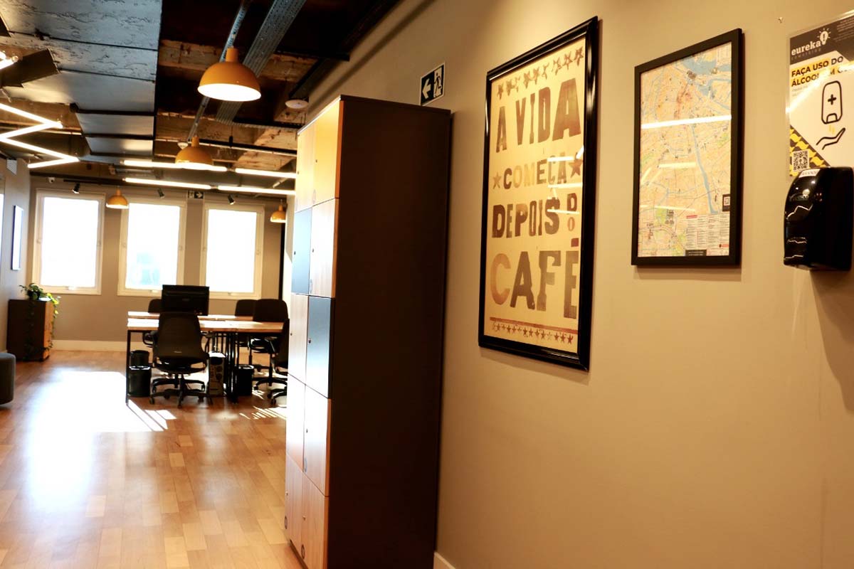 Mesa fixa com locker – Mesa Dedicada