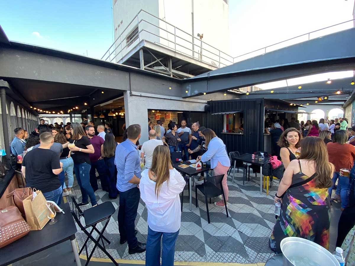 Confraternização no rooftop Paulista 2439