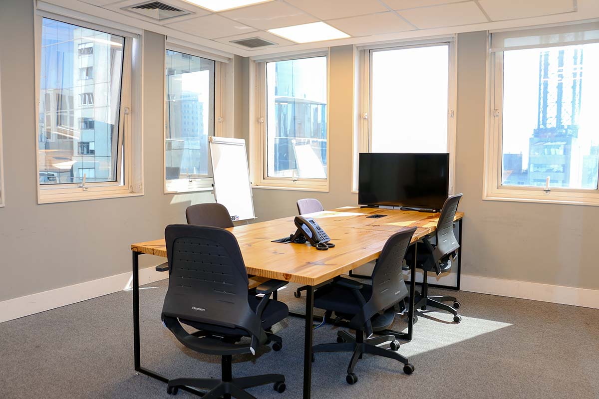 Paulista 2439 — mesa para equipe